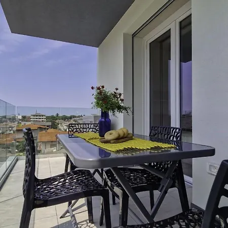 Renovated Flat Close To Shops And Διαμέρισμα Μπιμπιόνε