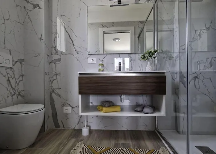 Renovated Flat Close To Shops And Daire